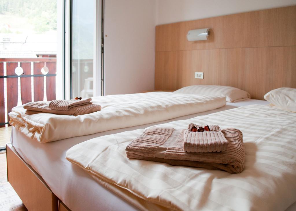 Hotel Lory - Molveno - Dolomiti Стая снимка